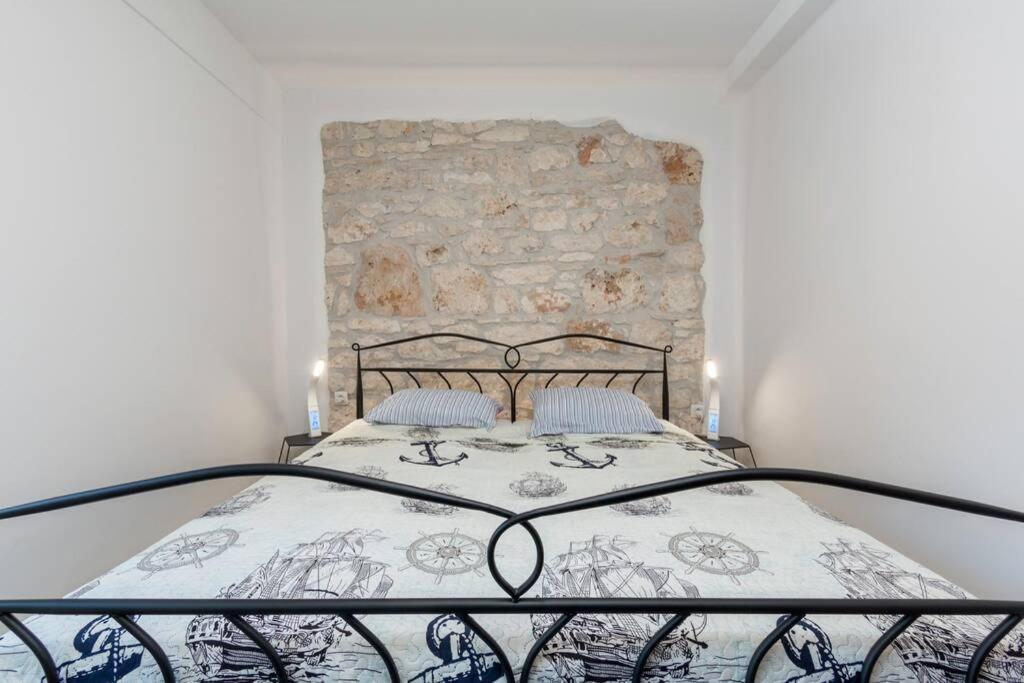 Predivan Novouredeni Apartman U Blizini Mora 반졸레 외부 사진