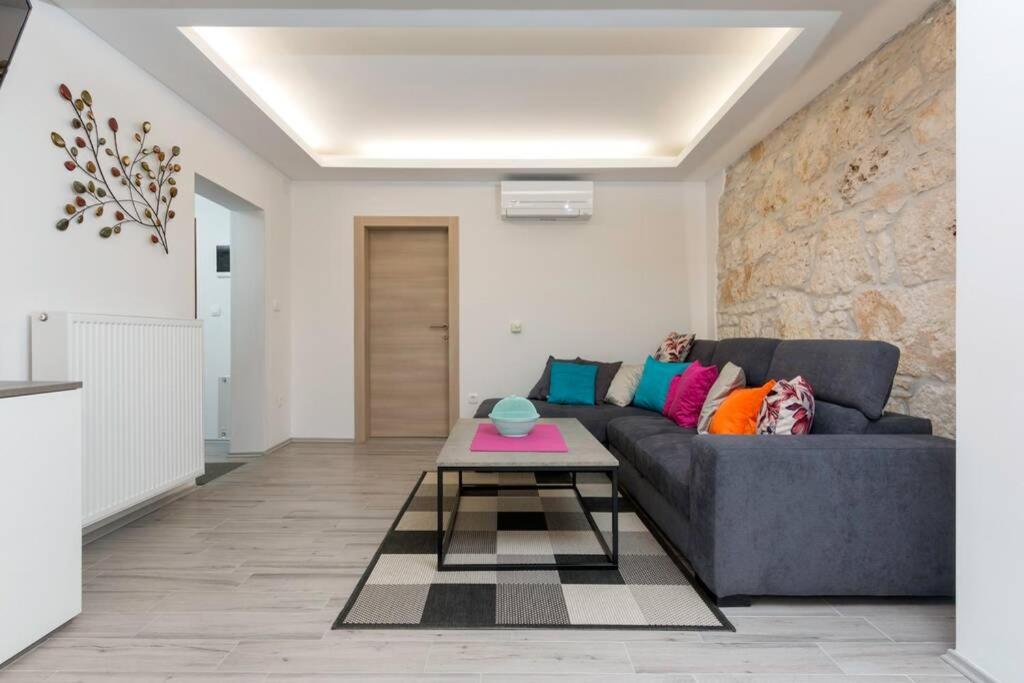 Predivan Novouredeni Apartman U Blizini Mora 반졸레 외부 사진