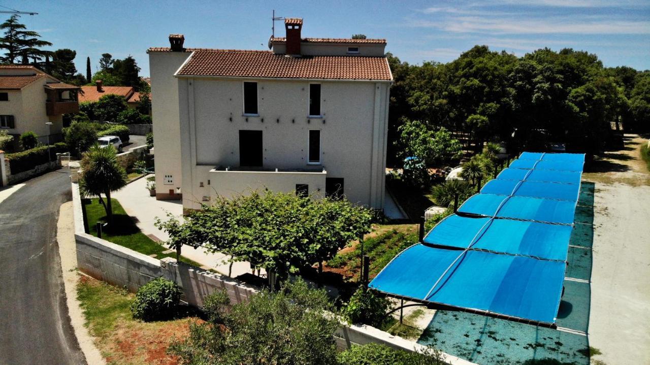 Predivan Novouredeni Apartman U Blizini Mora 반졸레 외부 사진