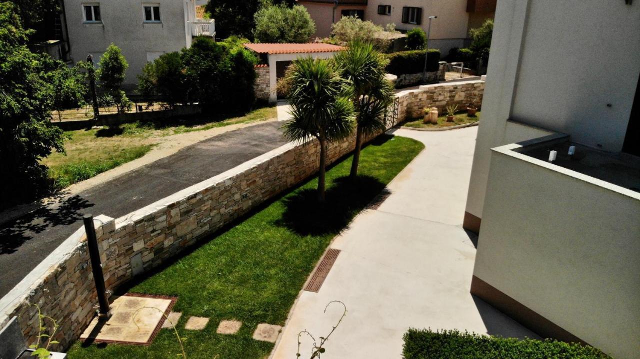 Predivan Novouredeni Apartman U Blizini Mora 반졸레 외부 사진